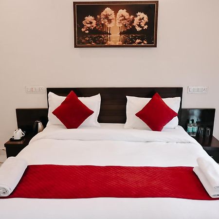 Corbett Nature Walk Resort Рамнаґар Екстер'єр фото