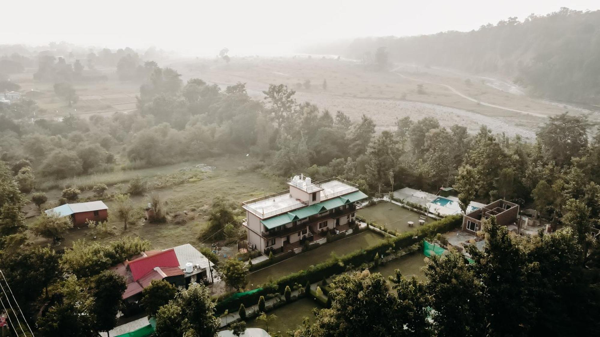 Corbett Nature Walk Resort Рамнаґар Екстер'єр фото
