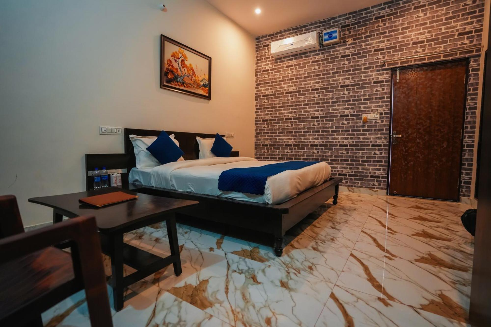 Corbett Nature Walk Resort Рамнаґар Екстер'єр фото