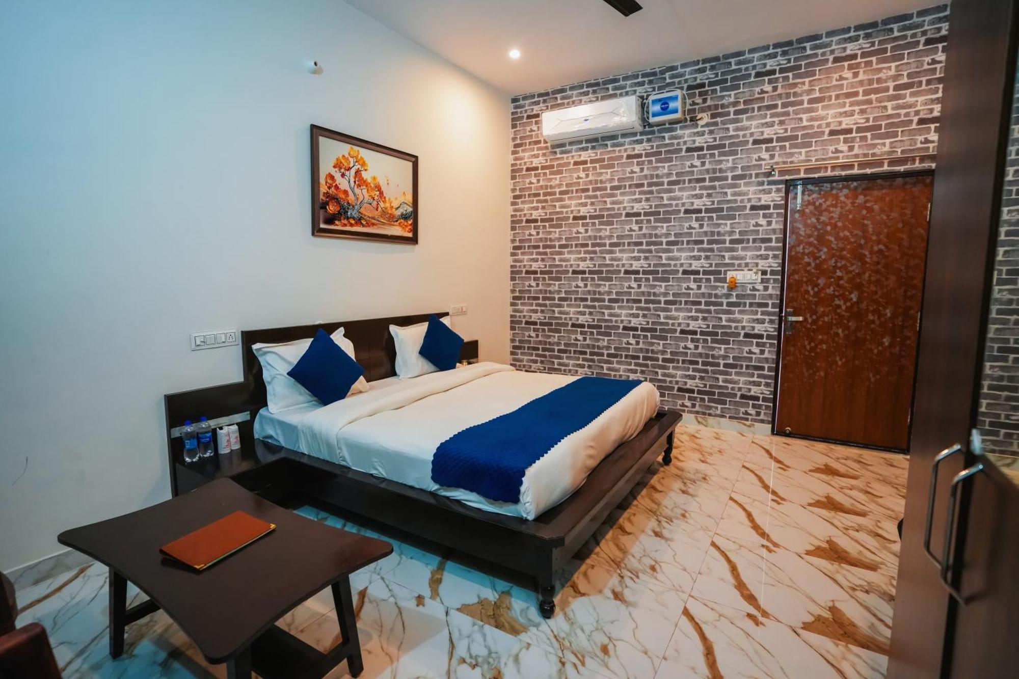 Corbett Nature Walk Resort Рамнаґар Екстер'єр фото